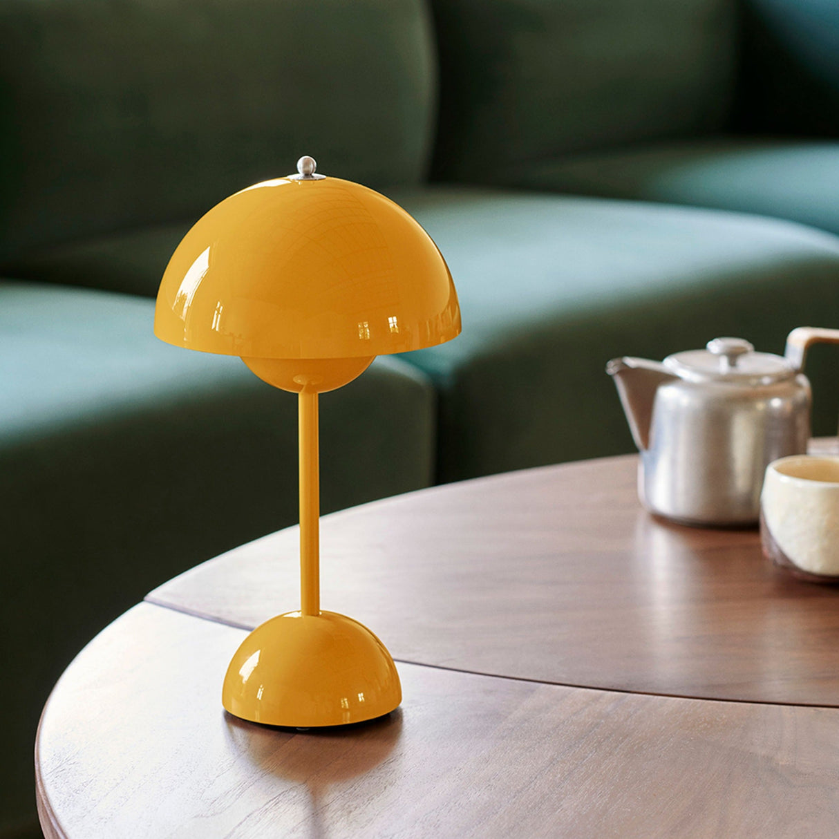 Stilvolle LED-Lampe mit modernem Design und warmem Licht