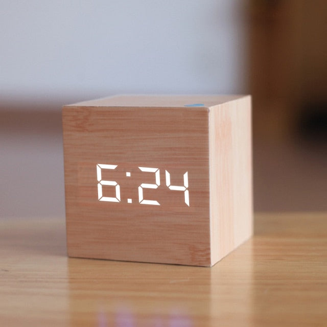 Digitale LED Uhr mit Temperatur- und Datumsanzeige
