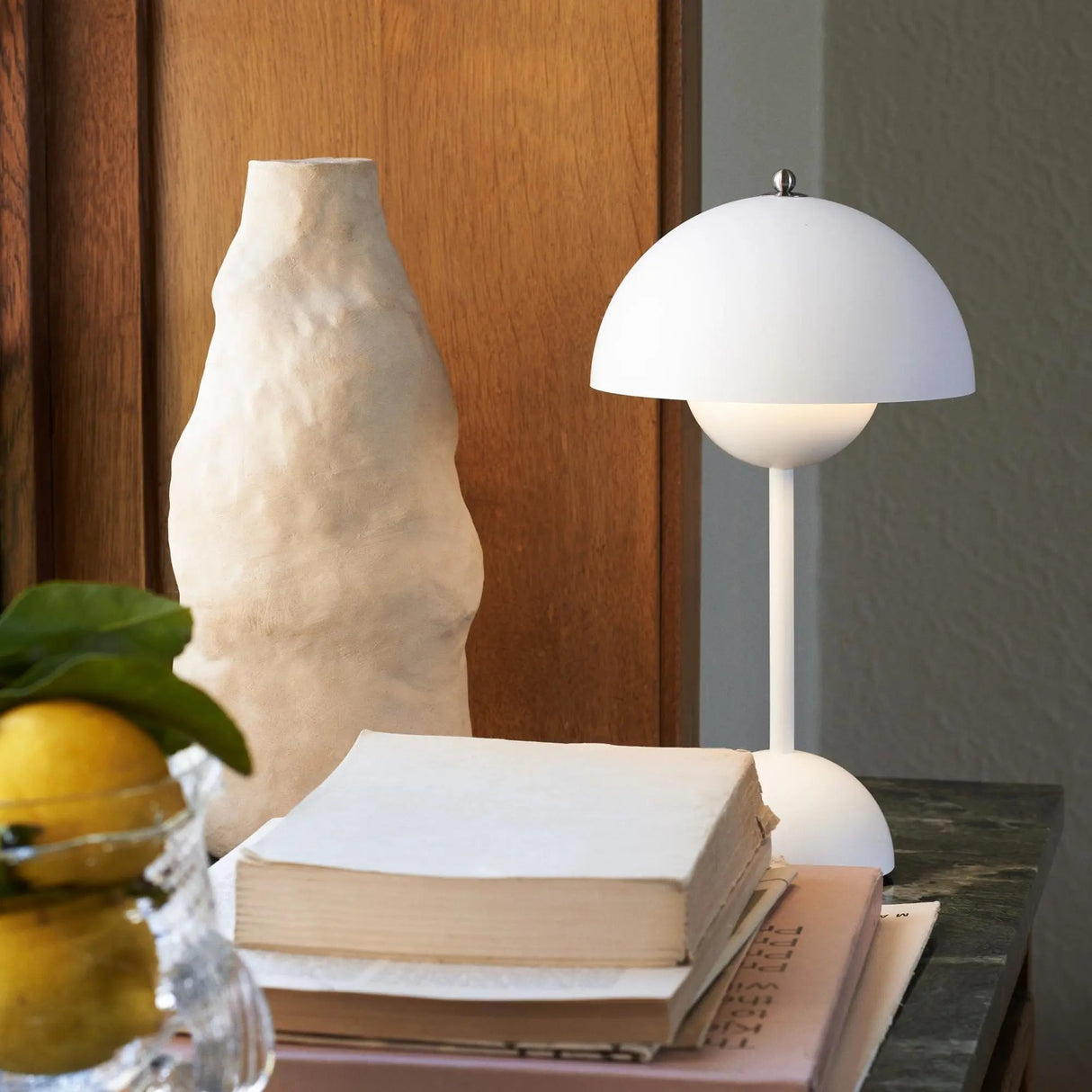 Stilvolle LED-Lampe mit modernem Design und warmem Licht