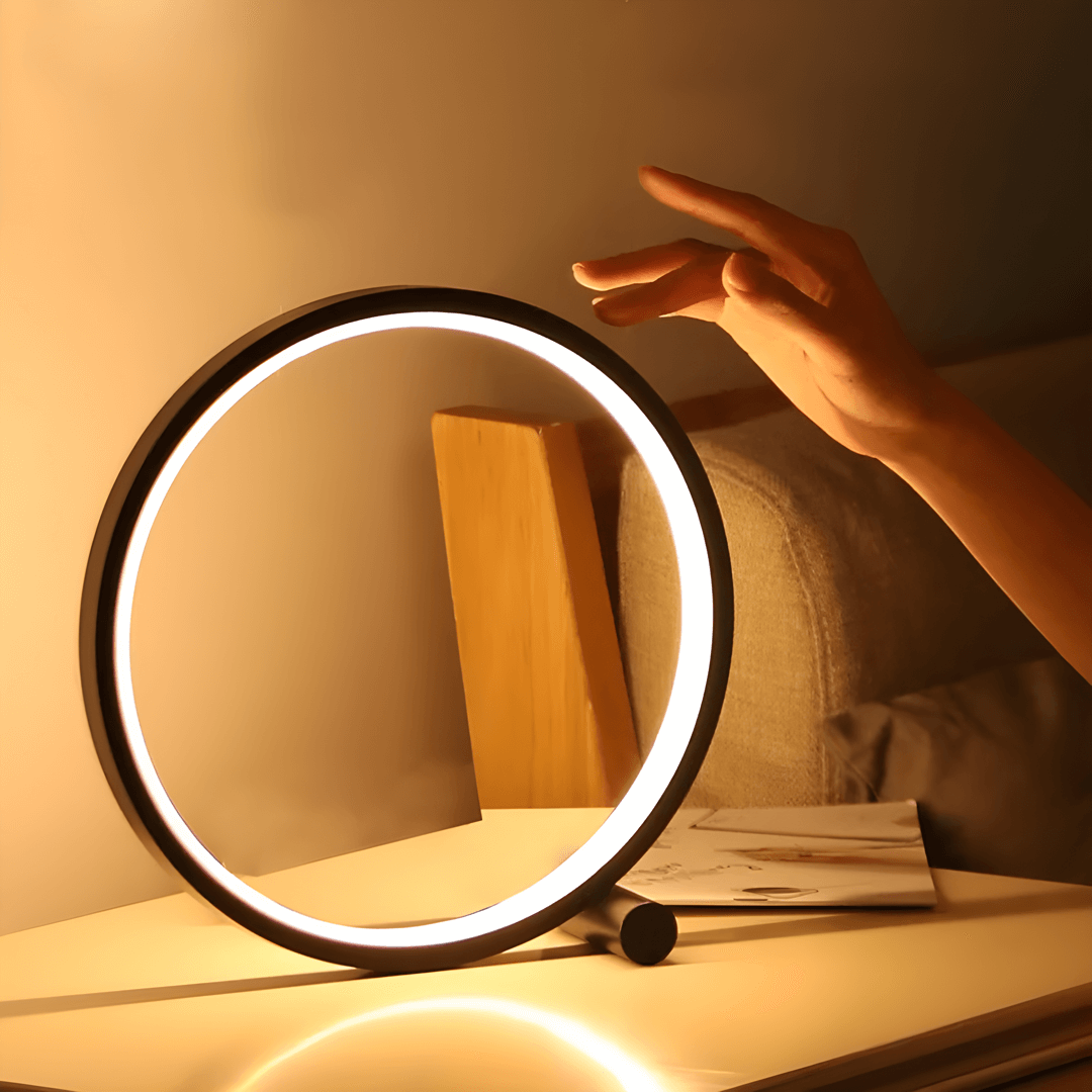 Moderne Tischlampe mit Touch-Funktionalität und Energieeffizienz