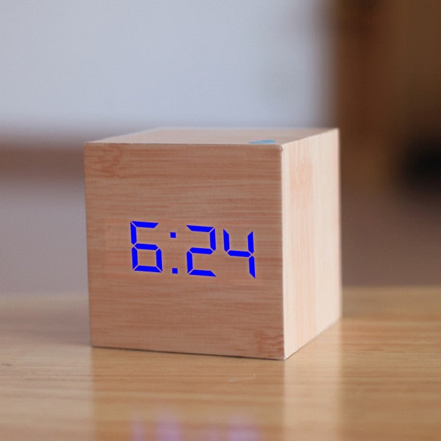 Digitale LED Uhr mit Temperatur- und Datumsanzeige