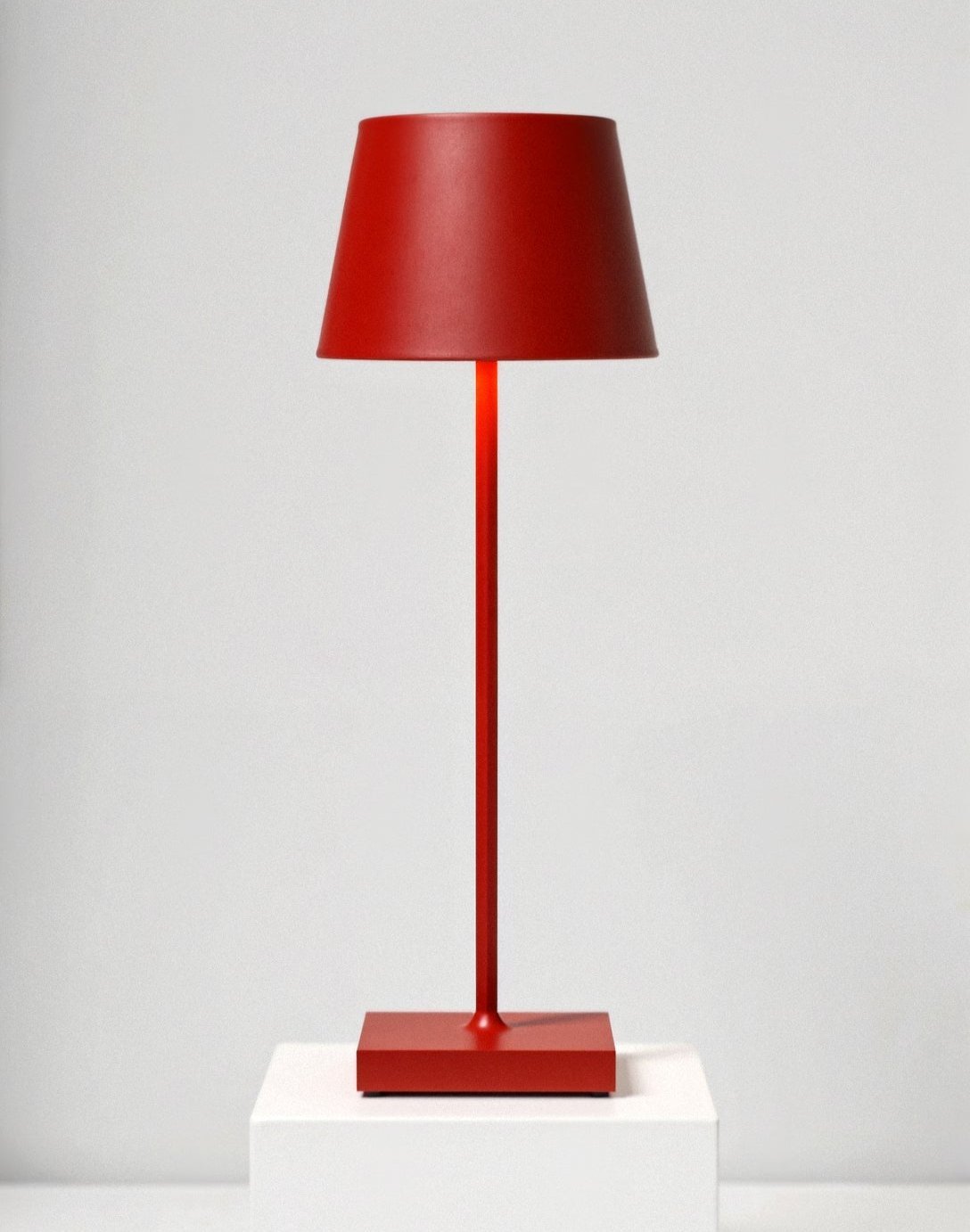 Minimalistische Hohe Tischlampe mit Warmem LED Licht