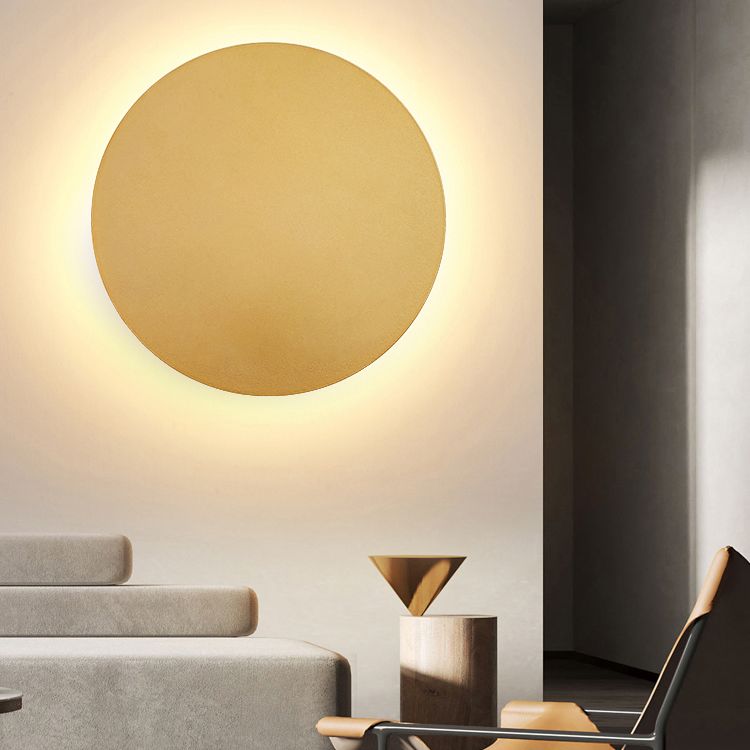 Moderne Runde LED-Wandleuchte mit Metall-Finish