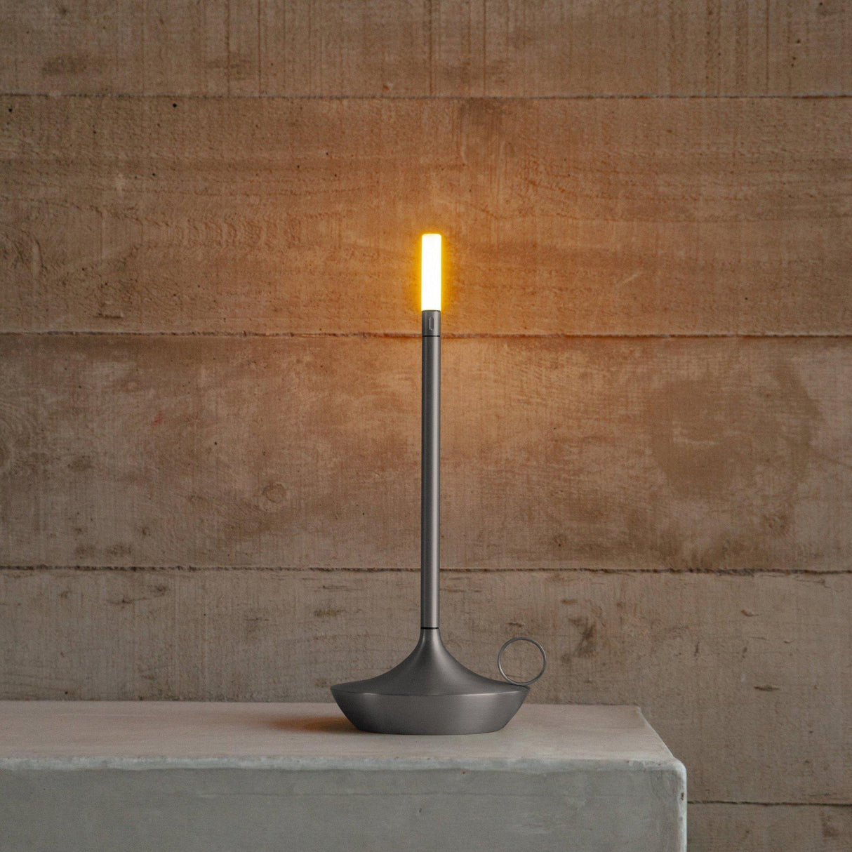 Elegante Kerzenlampe mit Warmlicht und Flexibler Platzierung