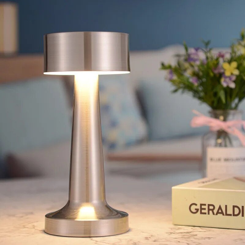Kabellose Tischlampe mit modernem LED-Design