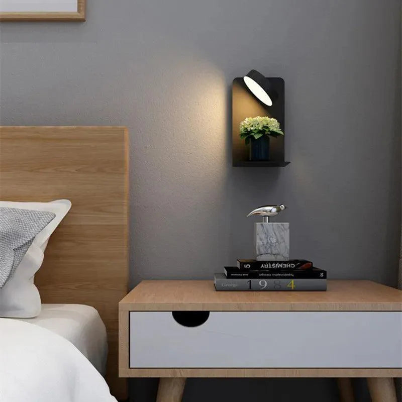 Nachtlampe mit USB-Ladestation und Ablage