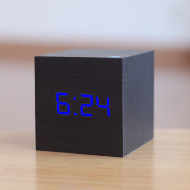 Digitale LED Uhr mit Temperatur- und Datumsanzeige