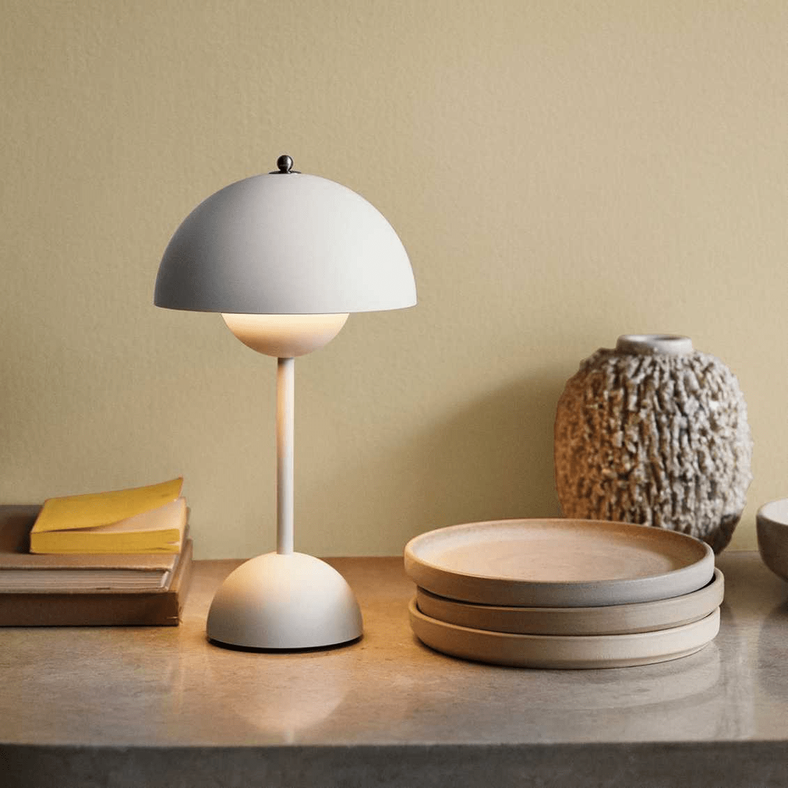 Stilvolle LED-Lampe mit modernem Design und warmem Licht