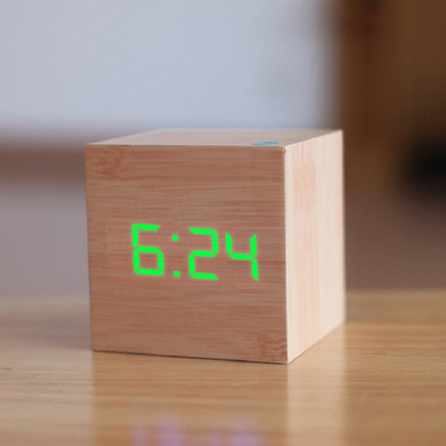 Digitale LED Uhr mit Temperatur- und Datumsanzeige