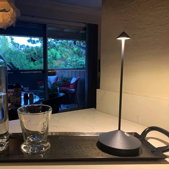 Kabellose LED Tischlampe mit dimmbarem Licht