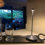 Kabellose LED Tischlampe mit dimmbarem Licht