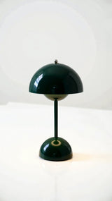 Kabellose Tischlampe mit modernem Design und warmem Licht