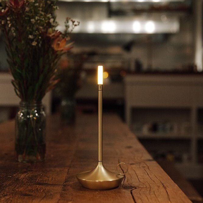 Elegante Kerzenlampe mit Warmlicht und Flexibler Platzierung