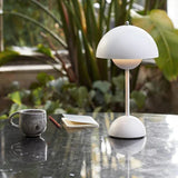 Stilvolle LED-Lampe mit modernem Design und warmem Licht