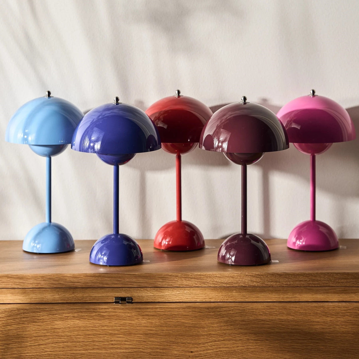 Stilvolle LED-Lampe mit modernem Design und warmem Licht