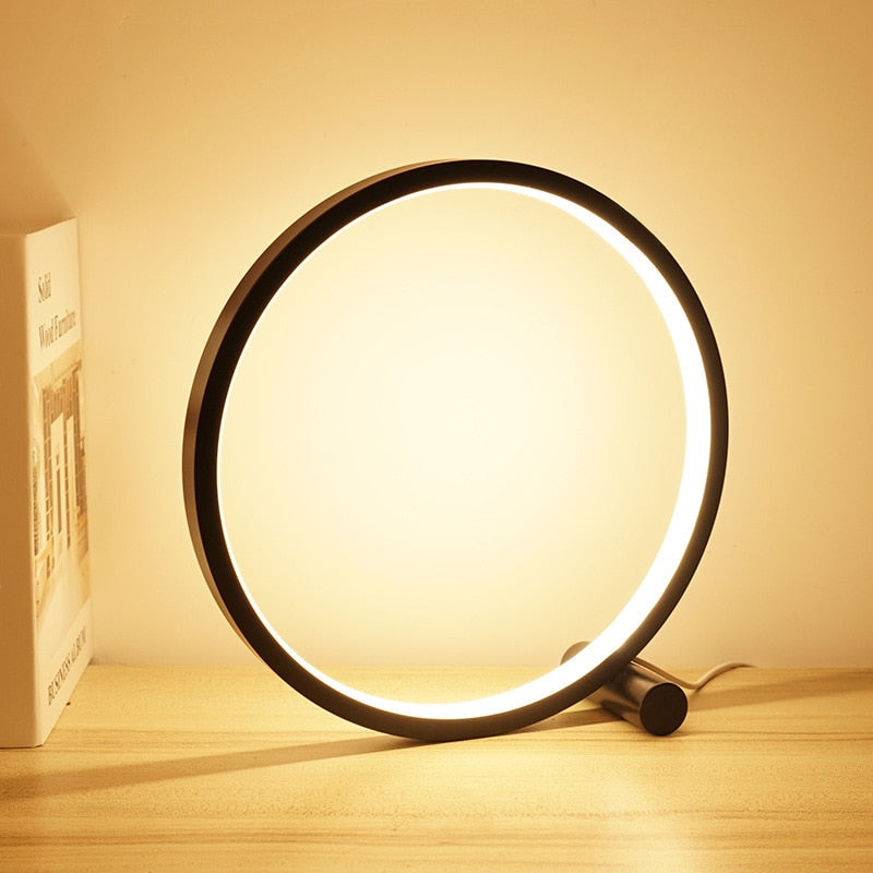 Moderne Tischlampe mit Touch-Funktionalität und Energieeffizienz