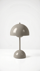 Kabellose Tischlampe mit modernem Design und warmem Licht