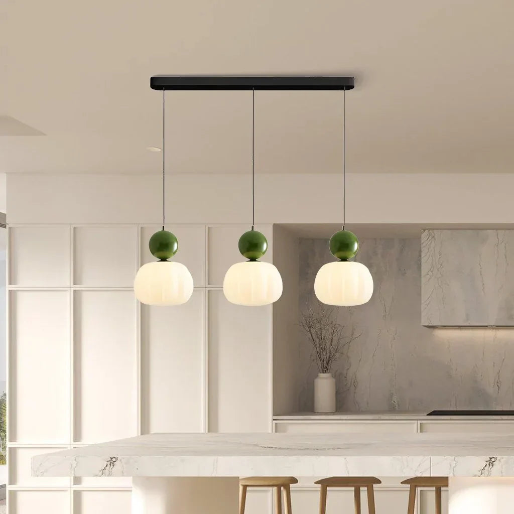 Elegante Pendelleuchte im cremefarbenen Art Deco Stil