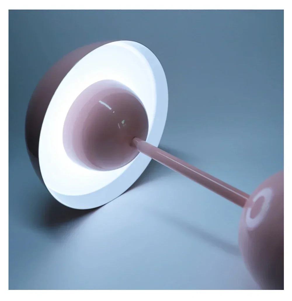 Retro Tischlampe mit nostalgischem Design und moderner Technologie