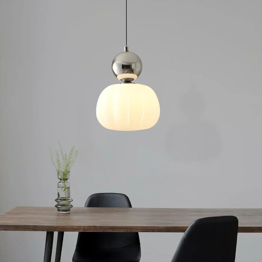 Elegante Pendelleuchte im cremefarbenen Art Deco Stil