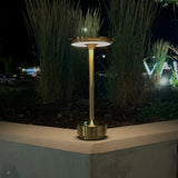 Minimalistische Tischlampe mit Warmem Licht und Elegantem Design