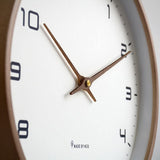 Skandinavische Holz-Wanduhr - Minimalistisches Design