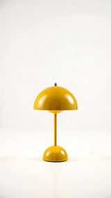 Kabellose Tischlampe mit modernem Design und warmem Licht