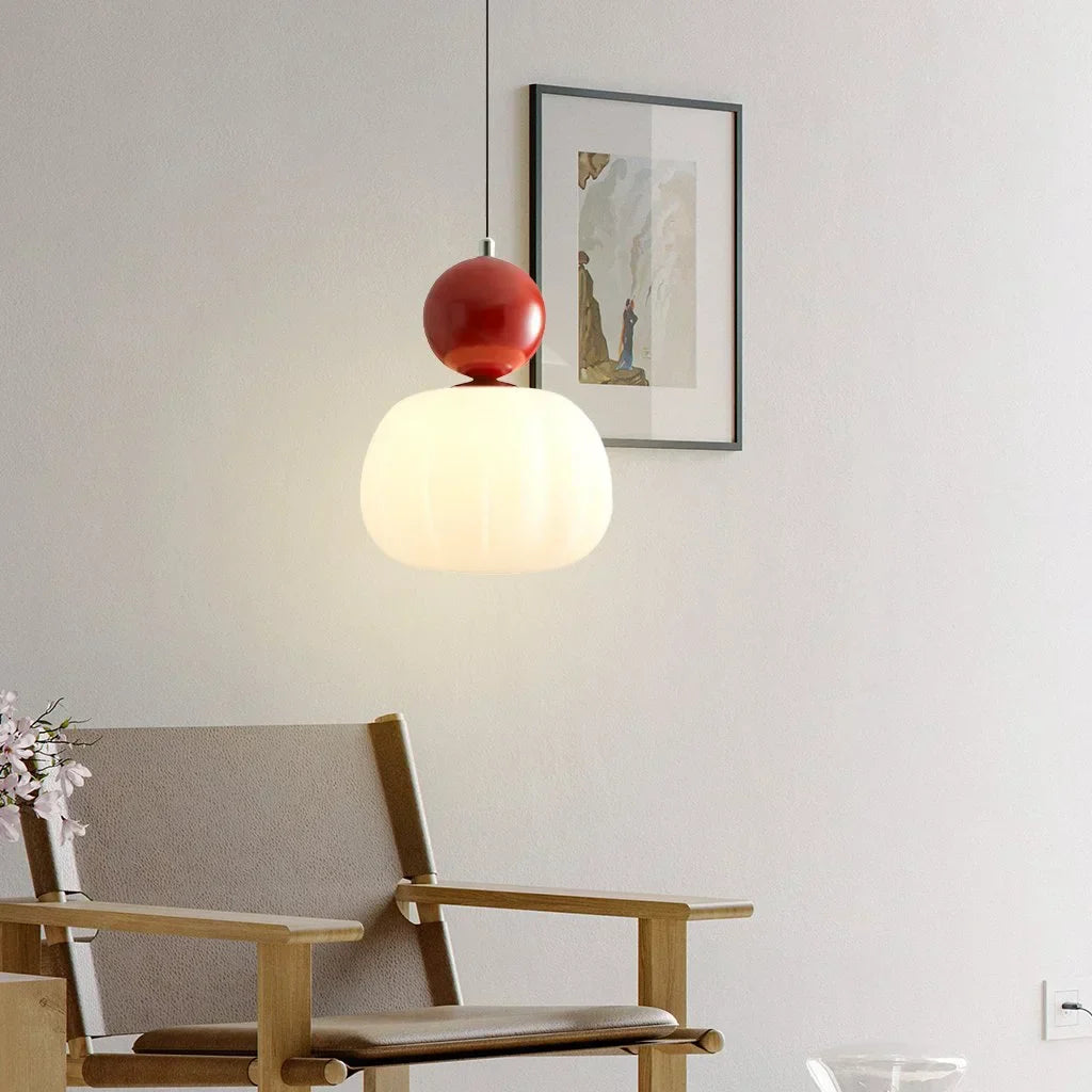 Elegante Pendelleuchte im cremefarbenen Art Deco Stil