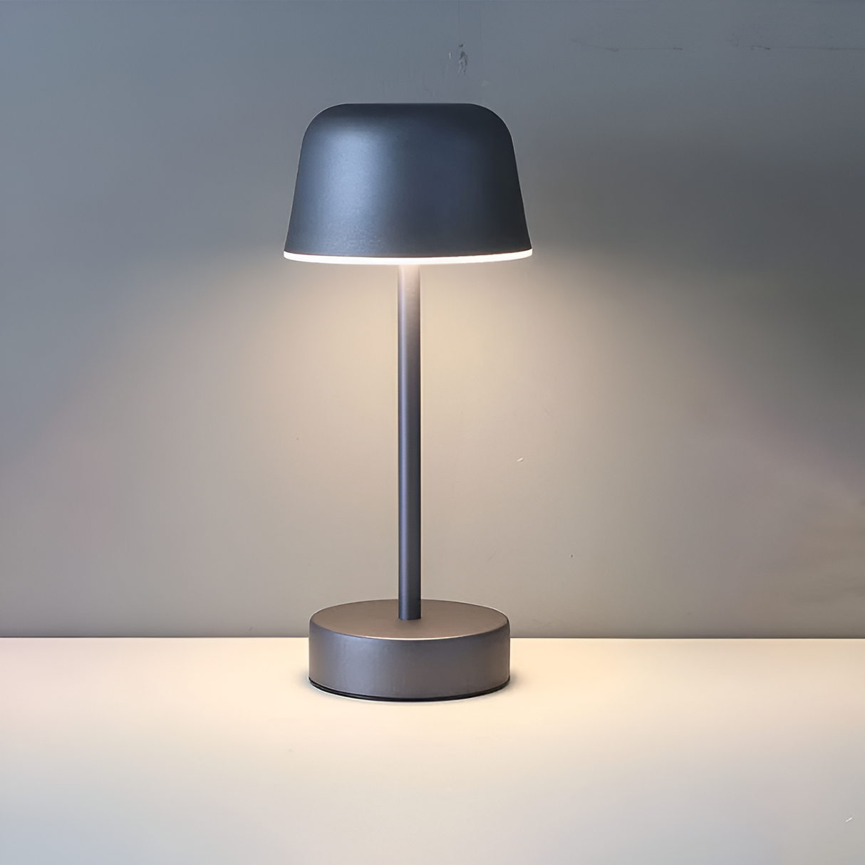 Kabellose LED Tischlampe im Retro-Design