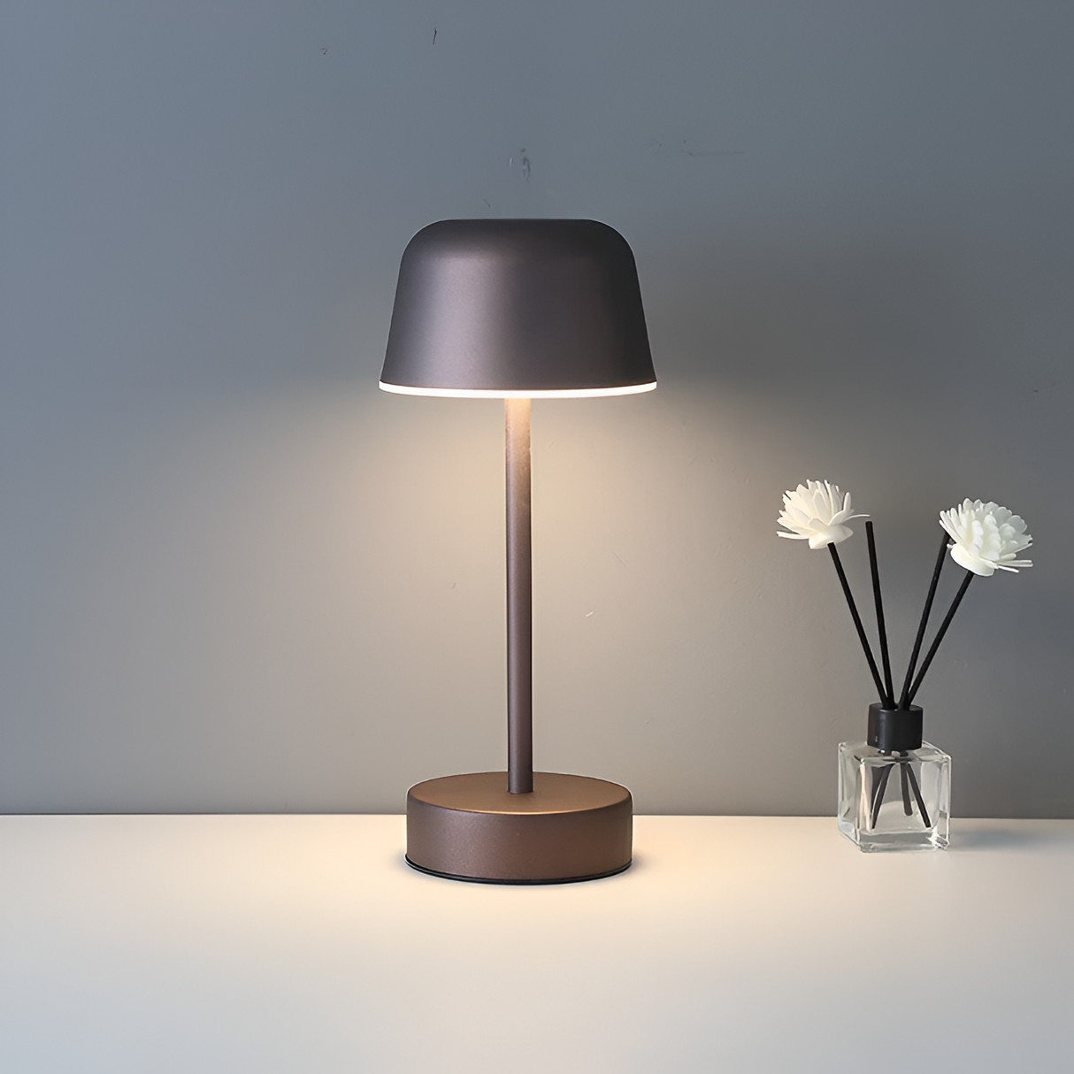 Kabellose LED Tischlampe im Retro-Design