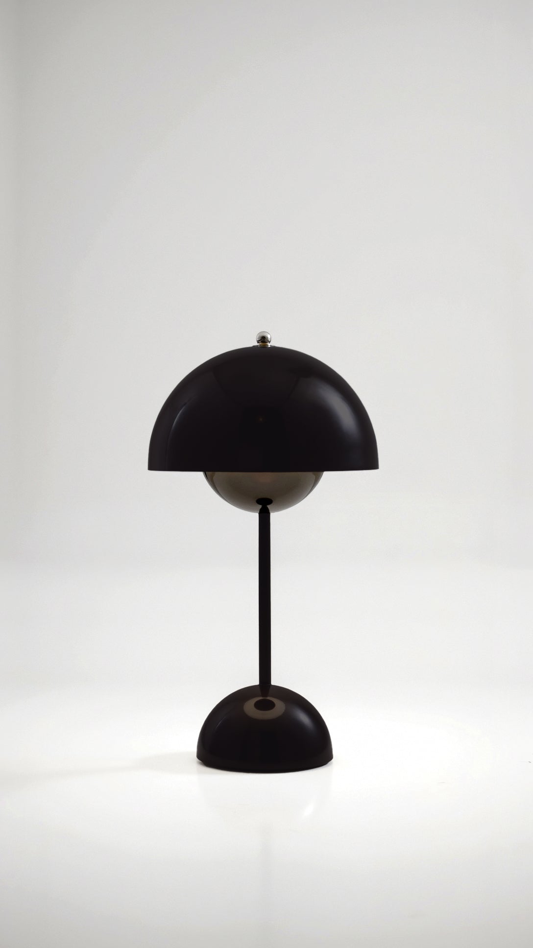 Kabellose Tischlampe mit modernem Design und warmem Licht
